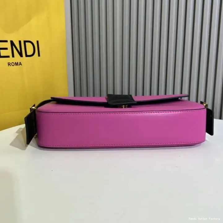 Vintage HOT Bag Leather Fendi Nappa Twist Baguette In Medium Rose 0620